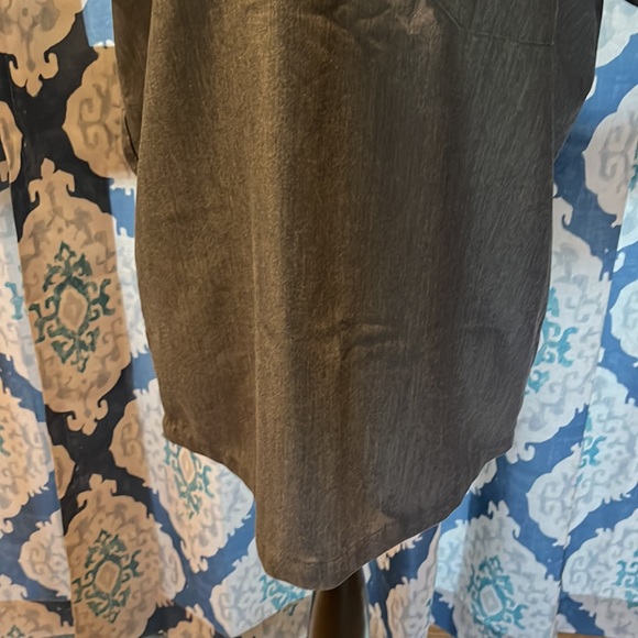 Figs Technical gray v neck front pocket scrub top size small - Picture 6 of 10